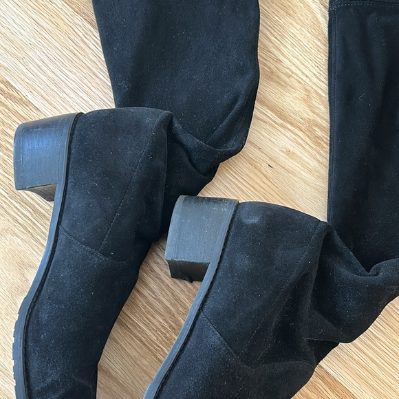 RARE FIND - Stuart Weitzman Suede Midland Booths (like new) - Picture 6 of 8
